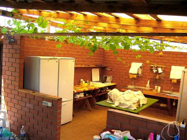 Летняя кухня на даче своими руками — фото проектов