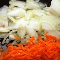 Минтай, запеченный в духовке в фольге с картошкой, луком, морковью, рецепты с фото, видео