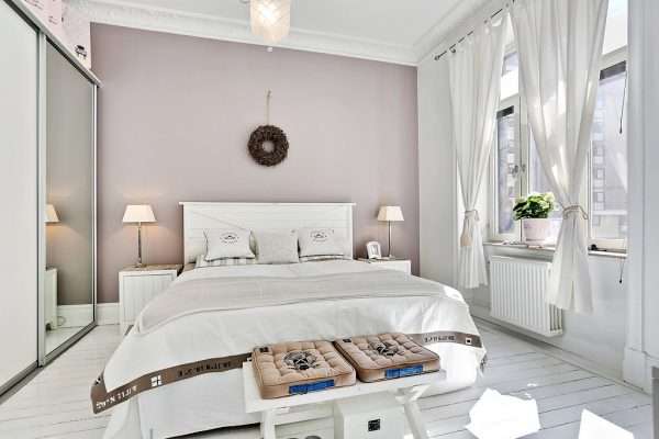 Дизайн белой спальни 12 м с белым полом