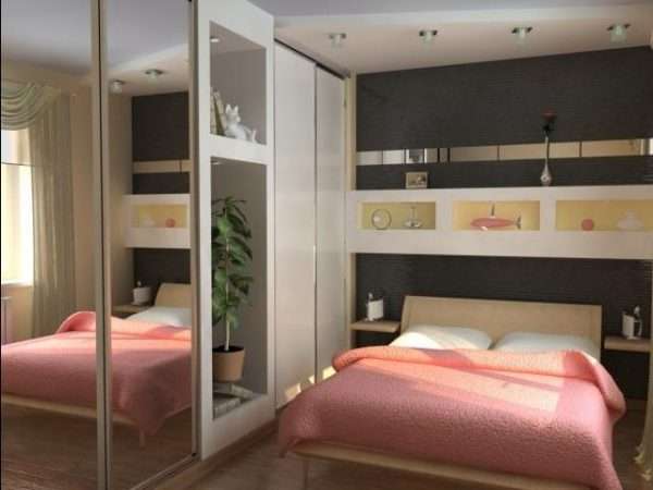 Шкаф-купе с зеркалами в маленькую спальню