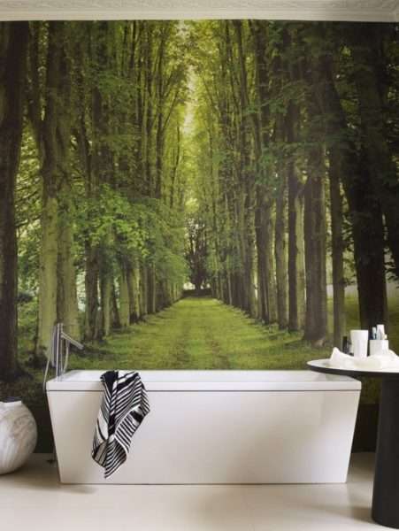 3d обои с видом леса в интерьере ванной