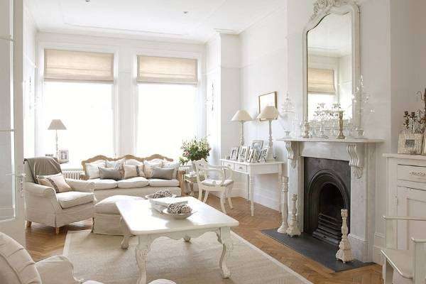 белая мебель в гостиной в стиле барокко