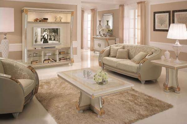 белая мебель в роскошном интерьере гостиной 