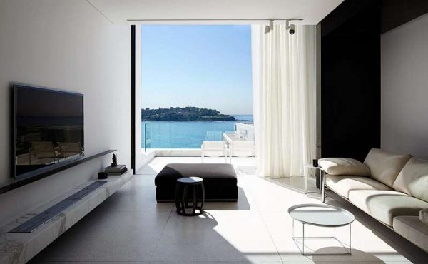 минималистический интерьер черно-белой гостиной
