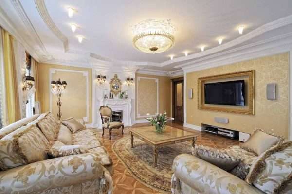 изысканная мебель в интерьере гостиной 17 кв. м в классическом стиле