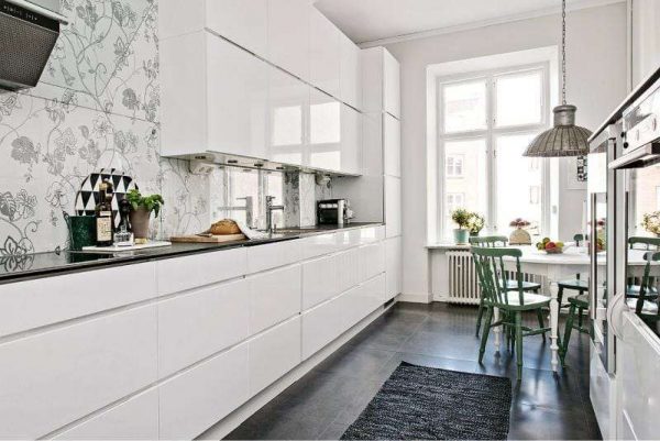 дизайн кухни гостиной 13 кв.м с белым гарнитуром
