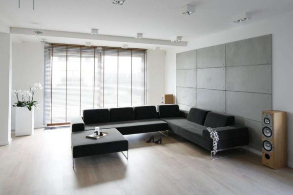 диван в гостиной в стиле минимализм 