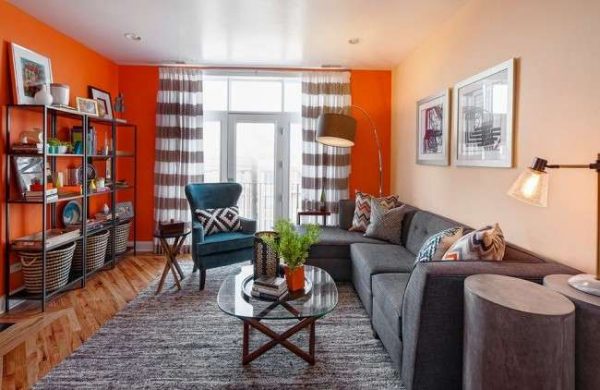 оранжевый цвет в интерьере гостиной 18 кв м в хрущёвке