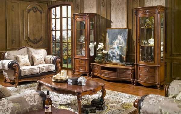 деревянная мебель в гостиной в классическом стиле