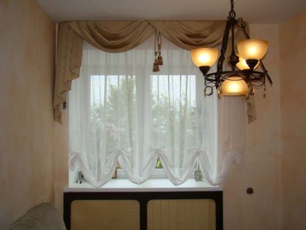 французские шторы в интерьере гостиной