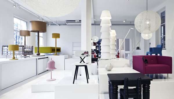 мебель в современной белой гостиной