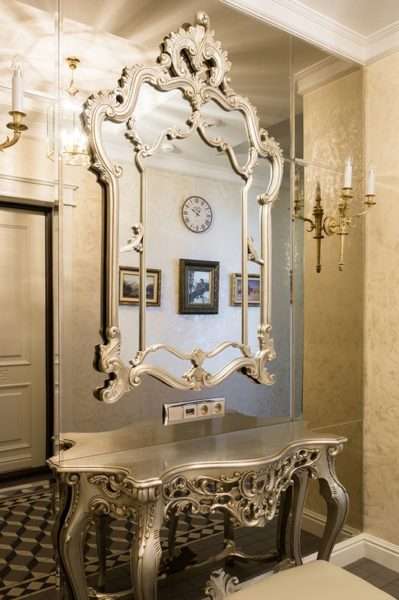 зеркало в прихожей в стиле барокко 