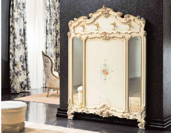 зеркало в прихожей в стиле барокко