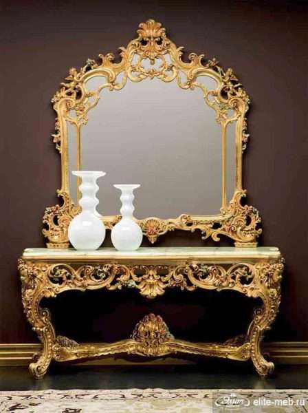 большое зеркало в прихожей в стиле барокко