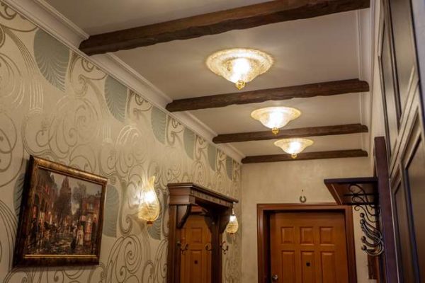 светильники в коридоре в классическом стиле