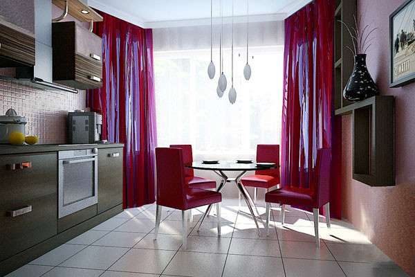 красные шторы и стулья у стола в эркере на кухне