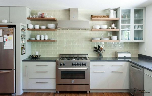 керамическая плитка на стене кухни