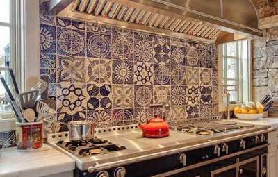 кафель со стильным орнаментом на кухне