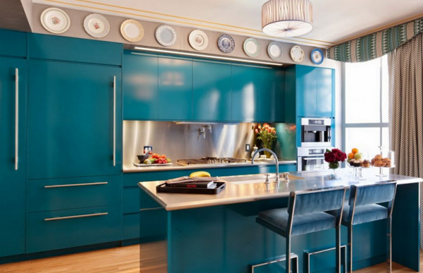 кухонный гарнитур бирюзового цвета в стиле хай тек