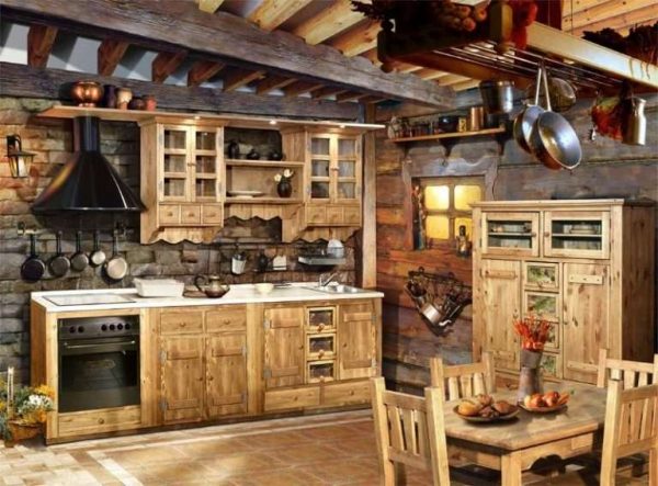 деревянный дом с кухней, сделанной своими руками