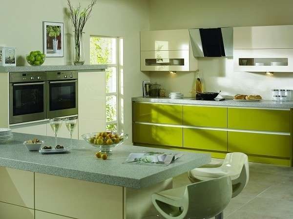 кухня оливкового цвета двух оттенков