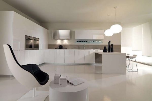 белая угловая кухня в стиле минимализм