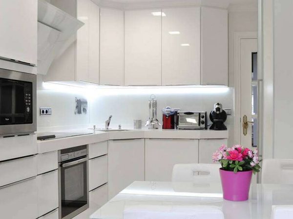 диодная лента на кухне в стиле минимализм