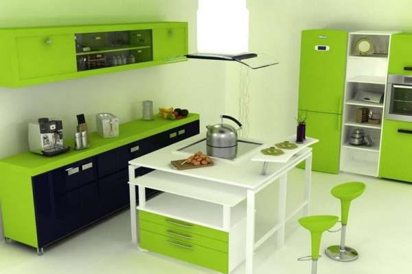 зелёная кухня со светлыми стенами