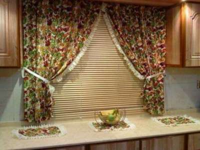 шторы с цветочным принтом для маленькой кухни