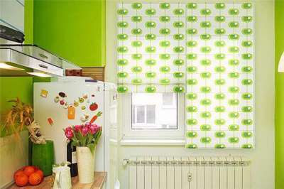 шторы с зелёным орнаментом для кухни