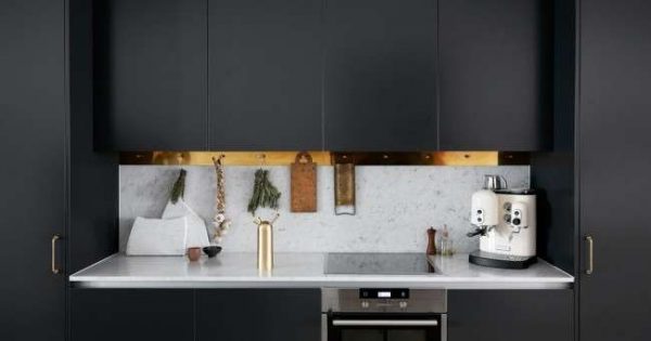 сочетание чёрного с белым в интерьере кухни