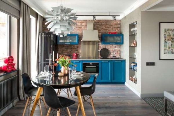 синий кухонный гарнитур в интерьере современной кухни