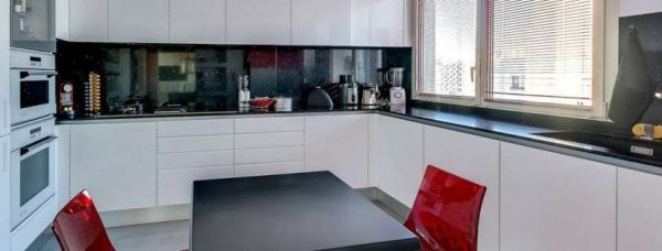 интерьер кухни столовой с п образным раположением