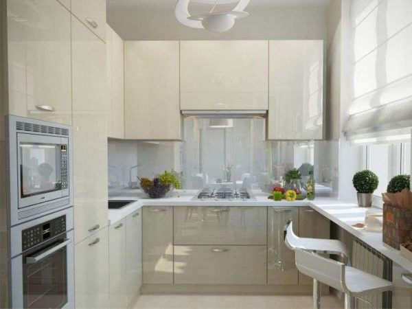 интерьер белой кухни в стиле модерн