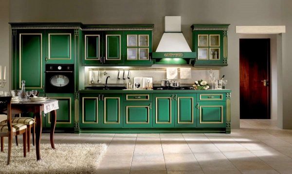 зеленая кухня в классическом стиле