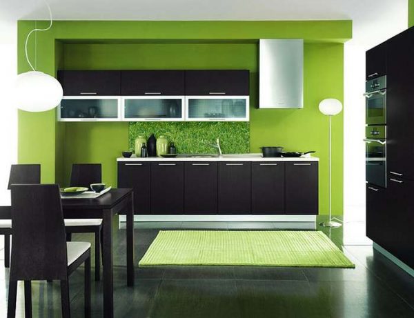 зеленый цвет стены в интерьере кухни