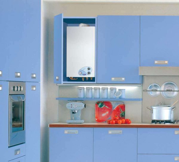 газовой котёл на голубой кухне