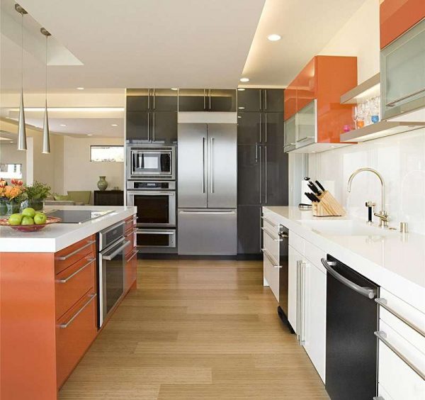 чёрный цвет с оранжевый на кухне