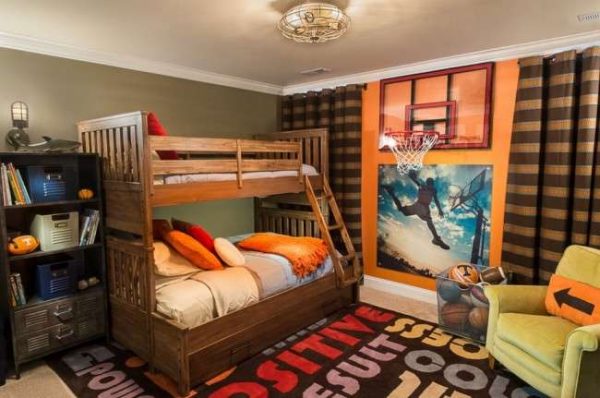 двухярусная кровать в интерьере комнаты мальчика