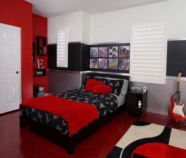 красный, чёрный и белый в комнате мальчика подростка