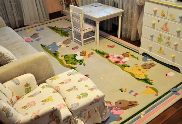 ковёр для комнаты, где дети до пяти лет