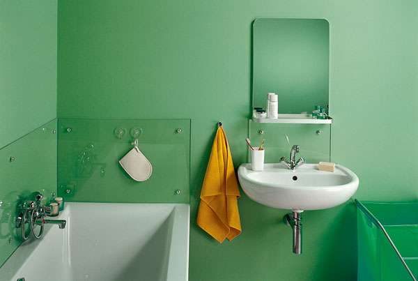 зелёная краска в интерьере ванной 