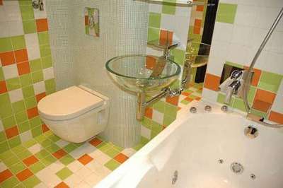 зелёно-бежевый дизайн ванной