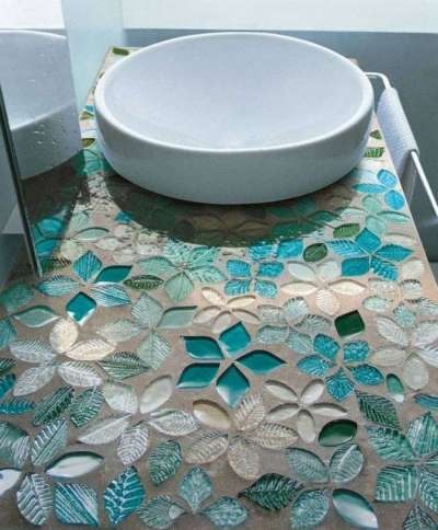 столешница в ванной из мозаики