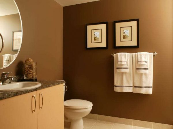 покраска стен в ванной в коричневый