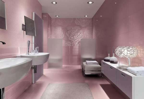 розовая плитка в ванной комнате