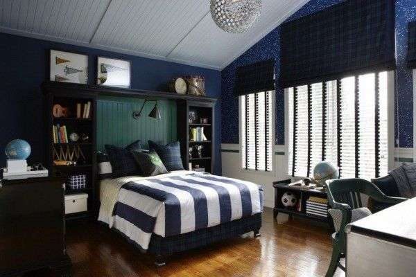 синие шторы в комнате мальчика