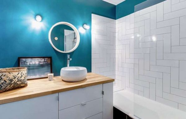 современная ванная комната с покраской