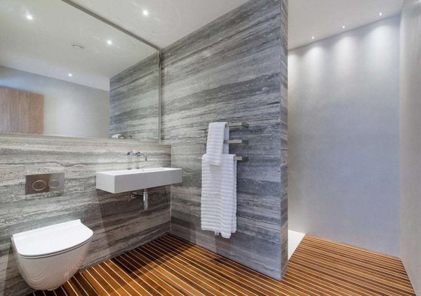 современная ванная комната с серыми стенами