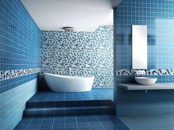 синяя плитка в интерьере ванной комнаты